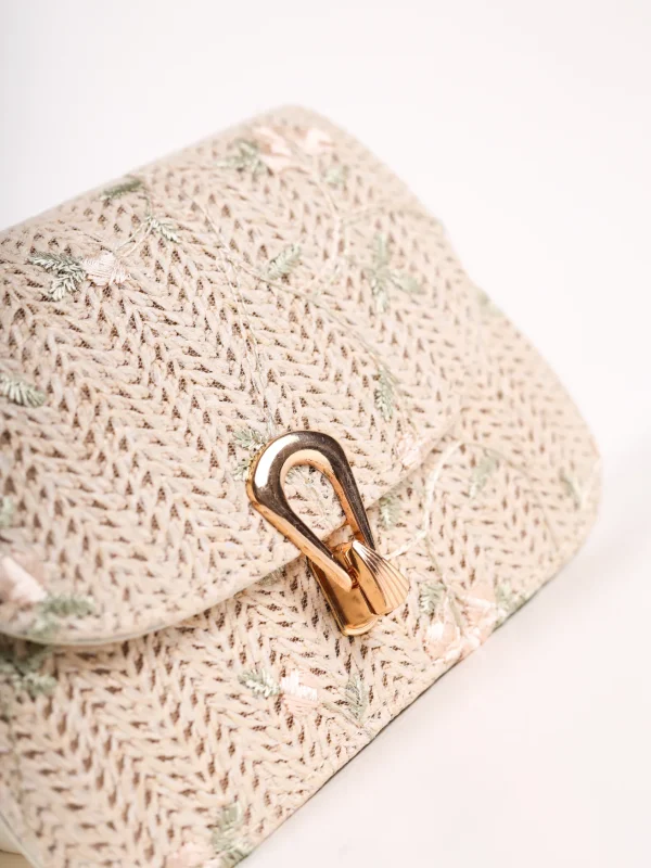 Bela pletena cvetna torbica KA020