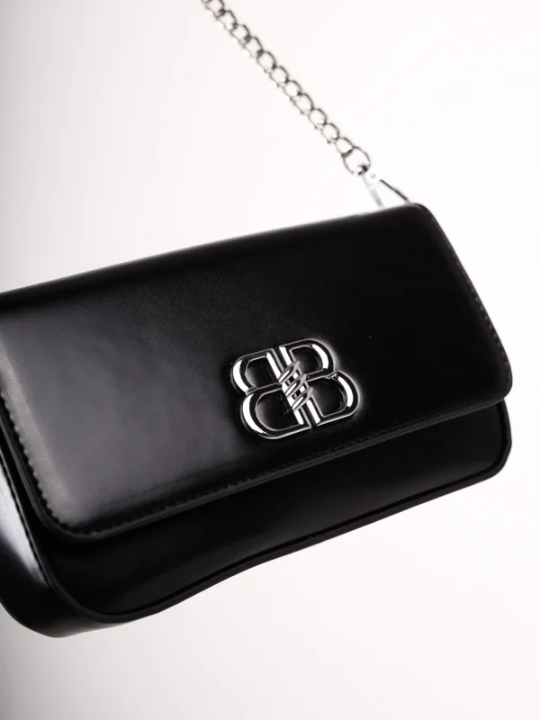 Crna tašnica sa metalnim lancem KA012