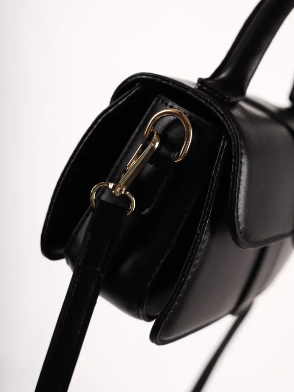 Crna torbica klasičnog dizajna KA034